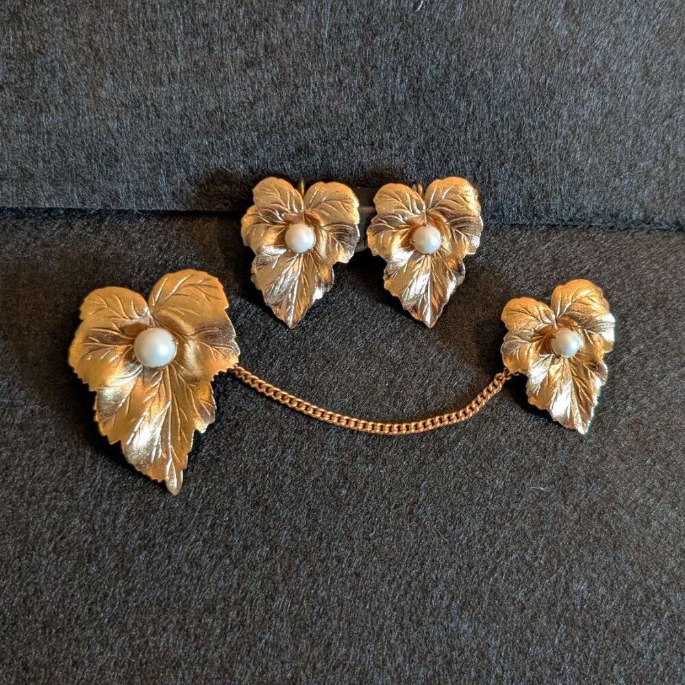 Vintage Sarah Coventry faux Pearl Leaf Brooch w/clip-on Earrings, Gold, Stamped